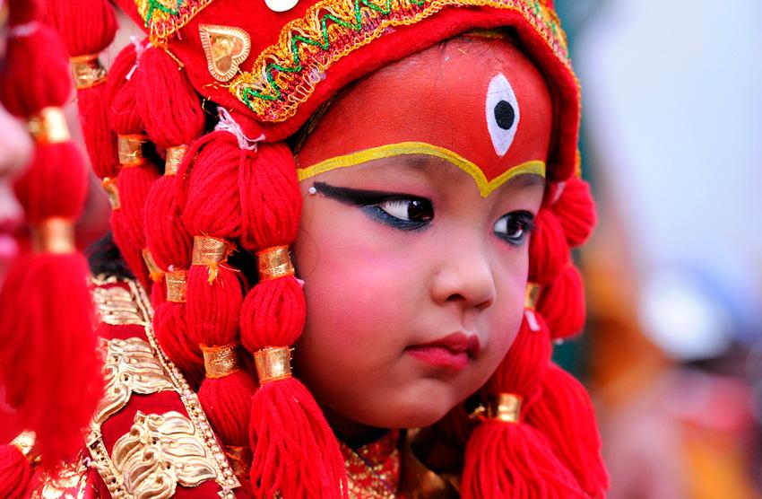 Kumaris: la breve vida sagrada de las niñas diosas de Nepal-0
